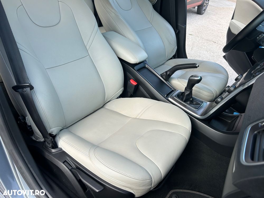 Volvo V40 D4 VEA Momentum - 3