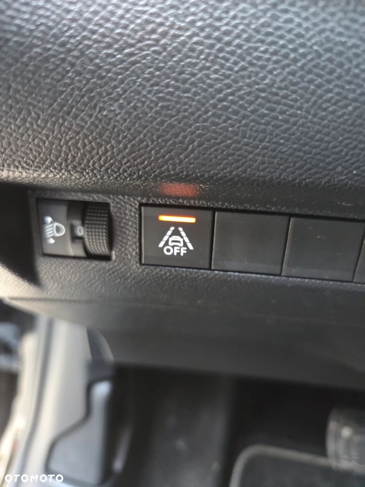 Peugeot 208 PureTech 100 EAT8 Allure - 23
