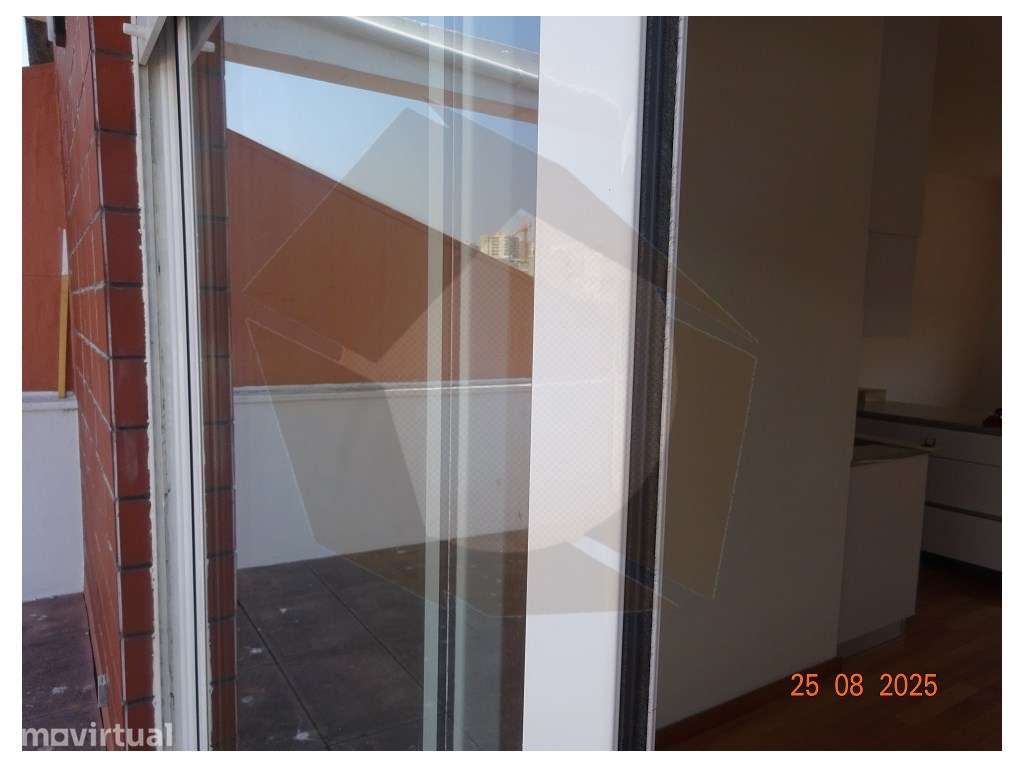 T0 ARRENDAMENTO - PORTO (CENTRO) - Grande imagem: 2/10
