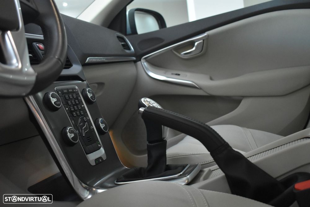 Volvo V40 Cross Country 1.6 D2 Summum - 38