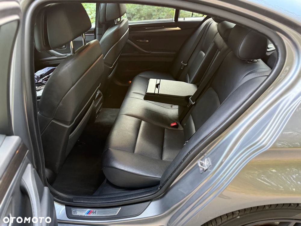 BMW Seria 5 550i - 13