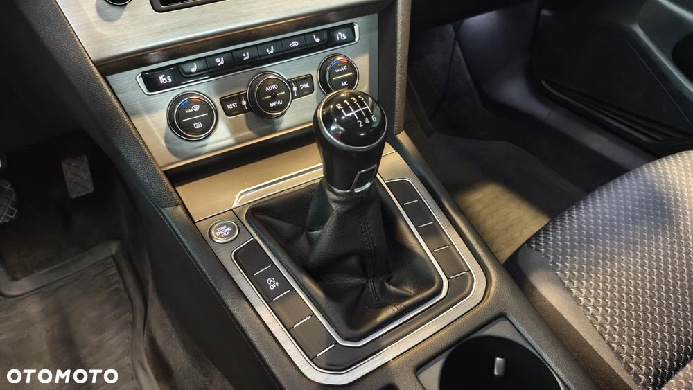 Volkswagen Passat - 11