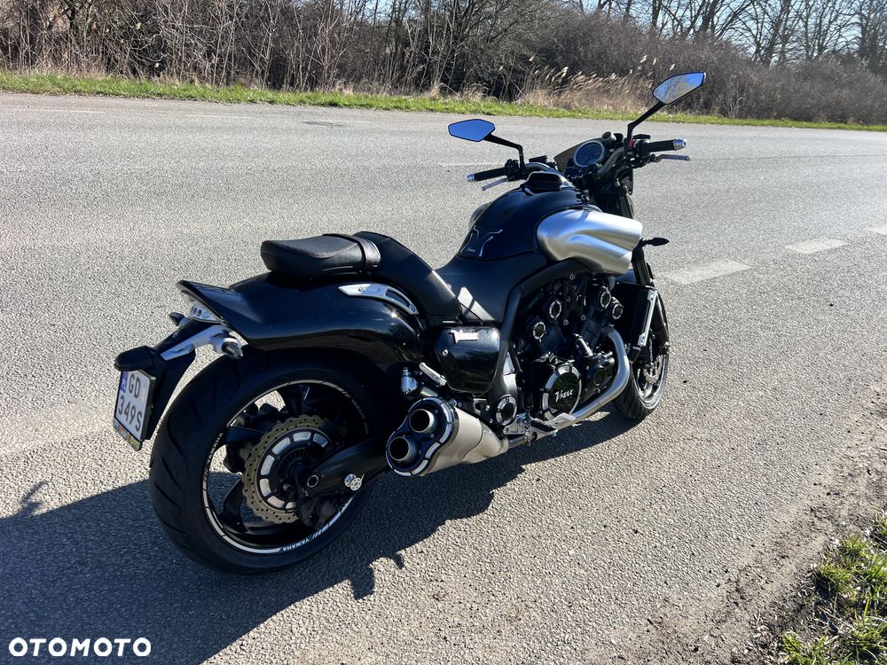 Yamaha V-MAX - 11