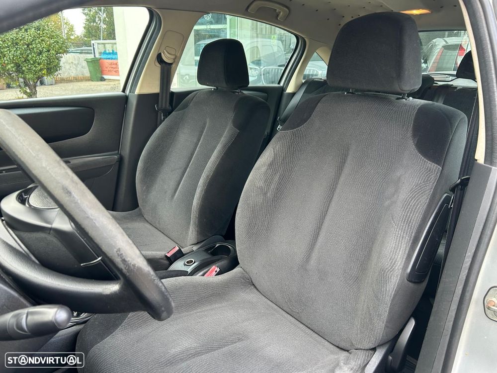 Citroën C4 1.6 HDi Attraction - 6