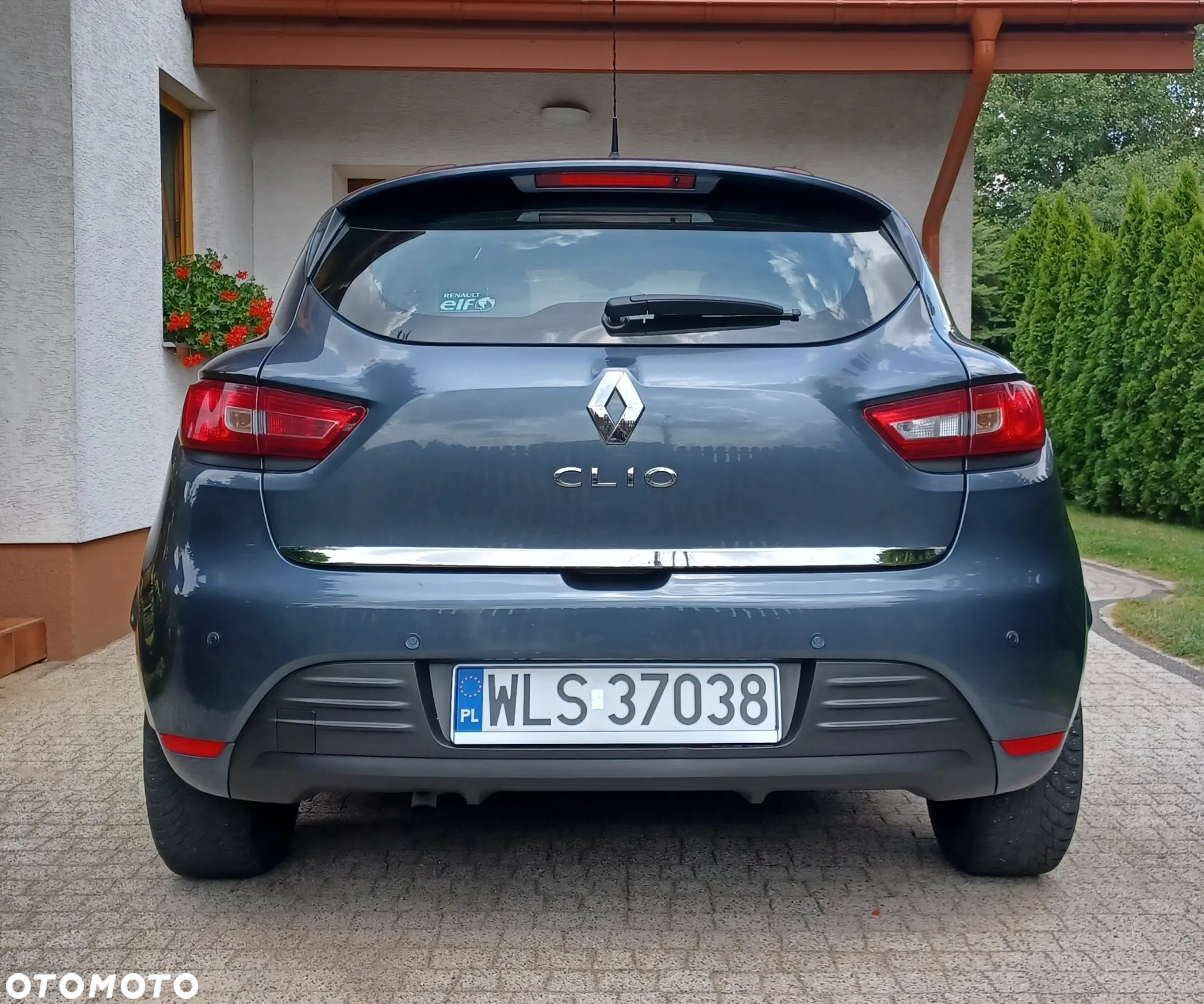 Renault Clio 1.2 16V 75 Life - 23