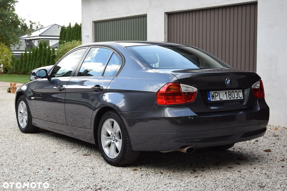 BMW Seria 3 318i - 5