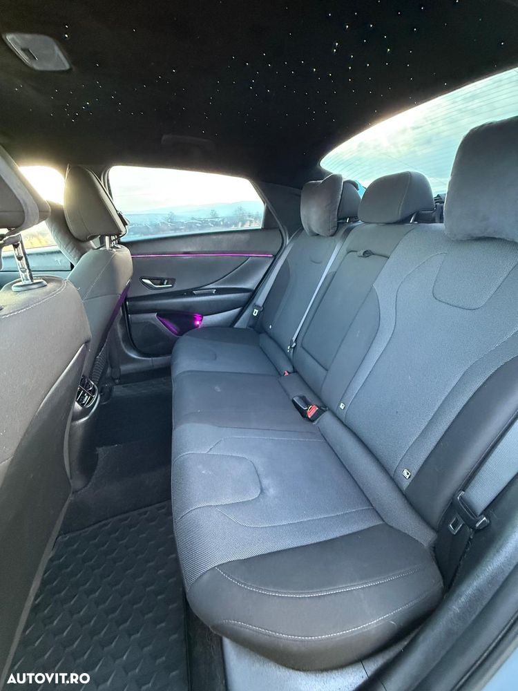 Hyundai Elantra 1.6 l 123 CP CVT Exclusive Navi - 17