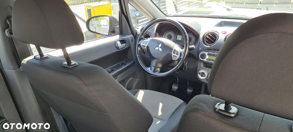 Mitsubishi Colt - 10