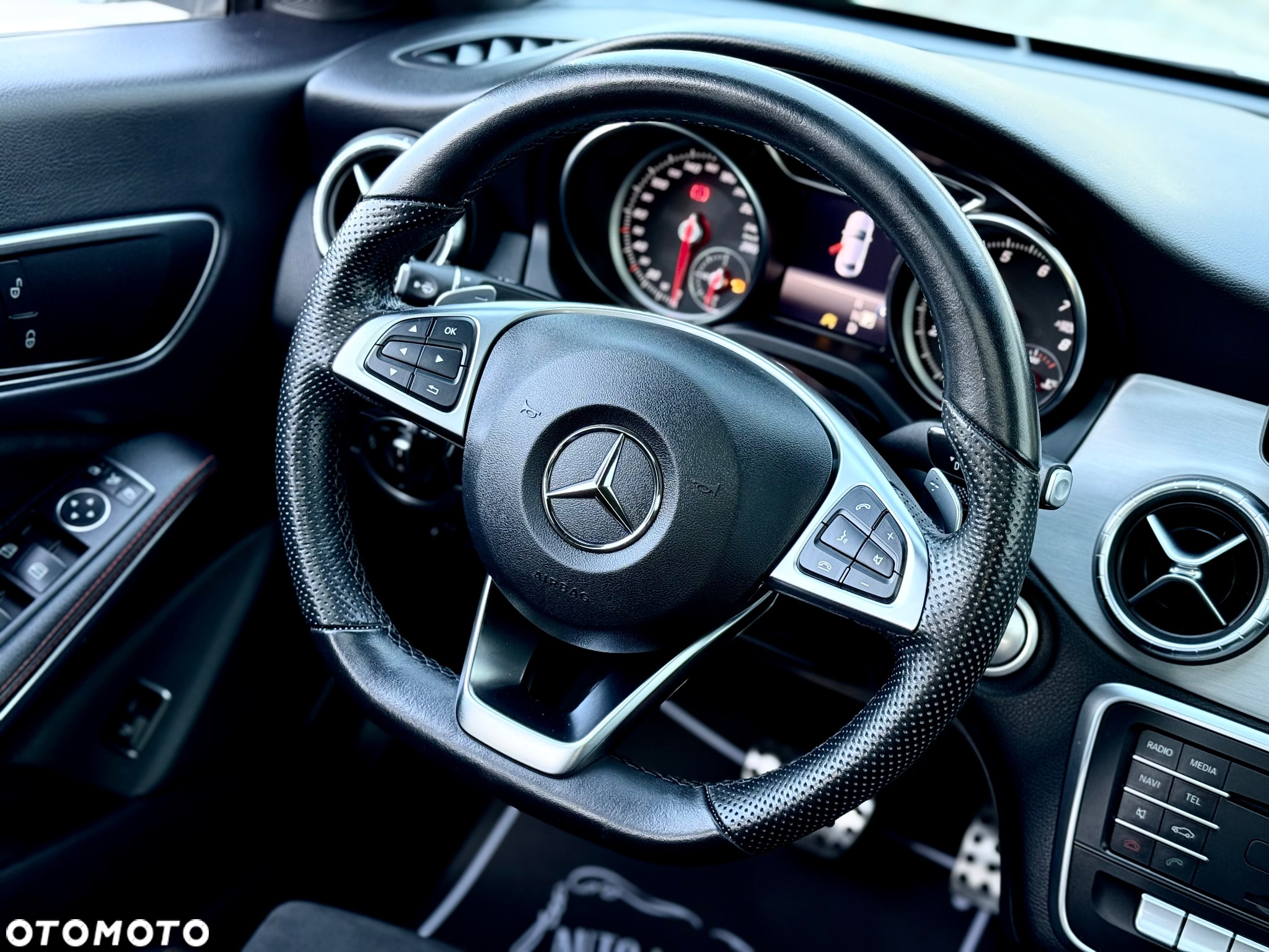 Mercedes-Benz CLA 200 7G-DCT AMG Line - 31