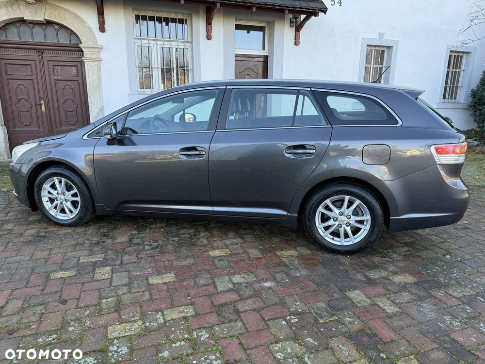 Toyota Avensis - 13