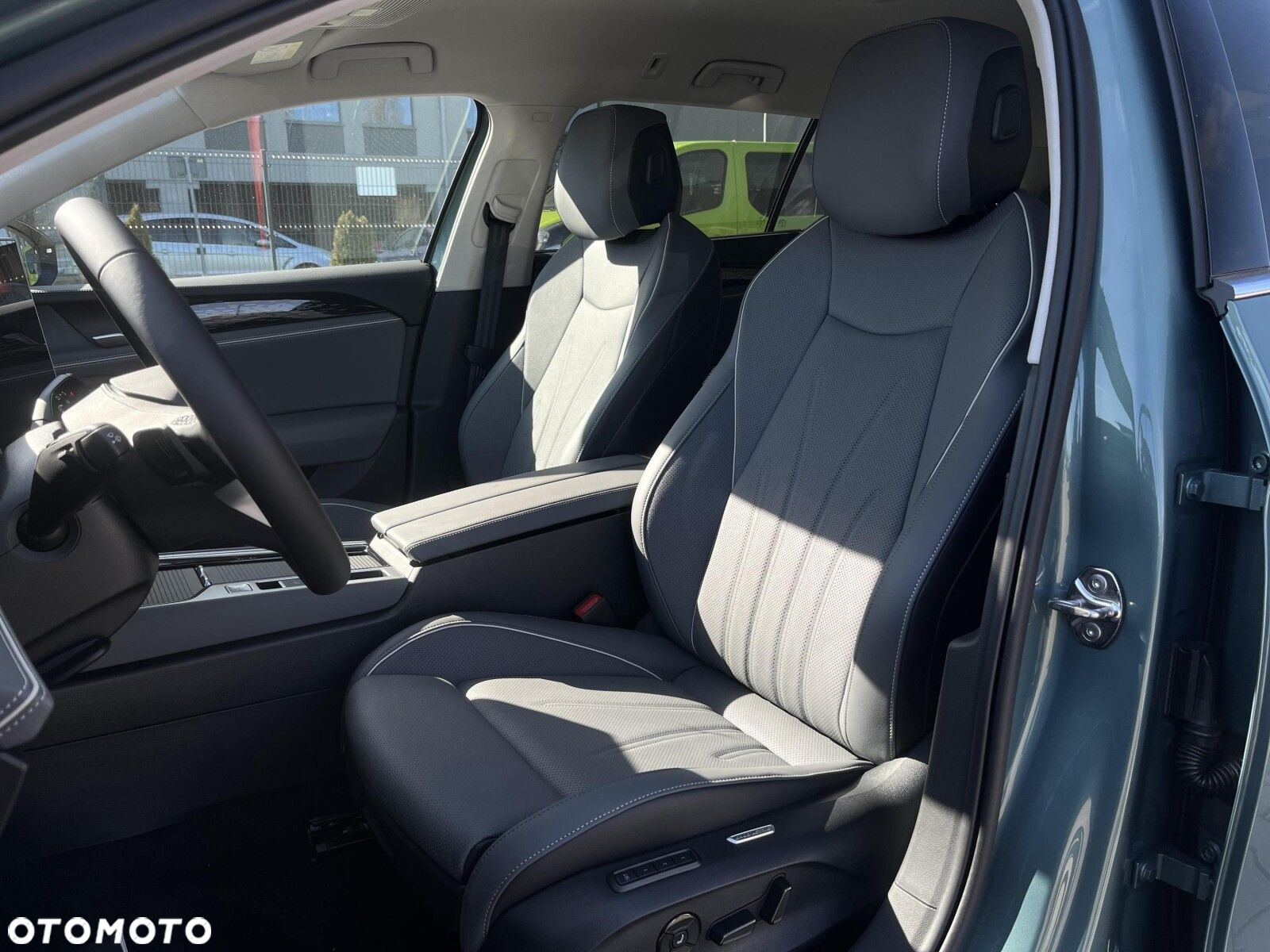 Volkswagen Passat 2.0 TDI SCR Elegance DSG - 16