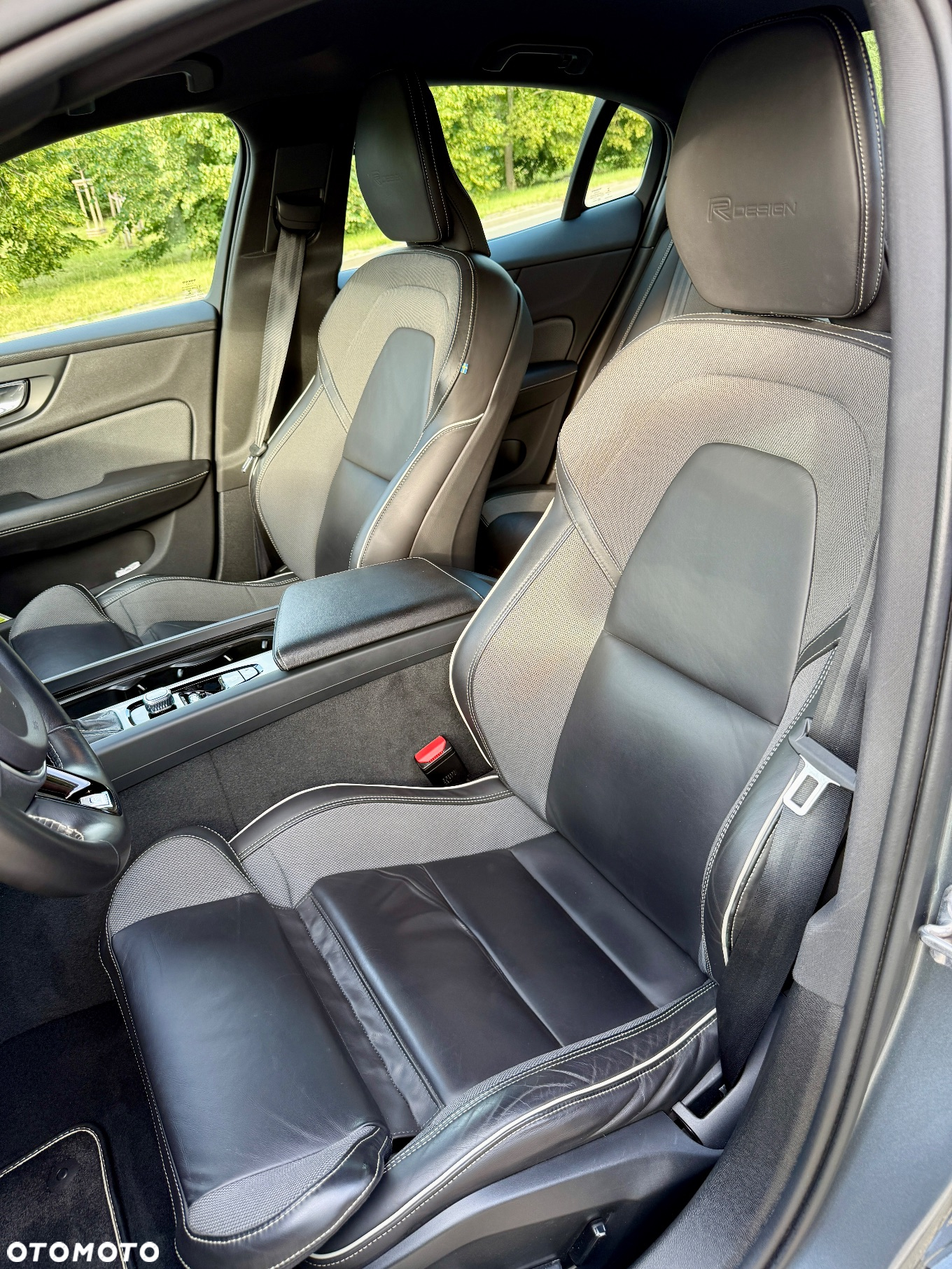 Volvo S60 T5 R-Design - 11