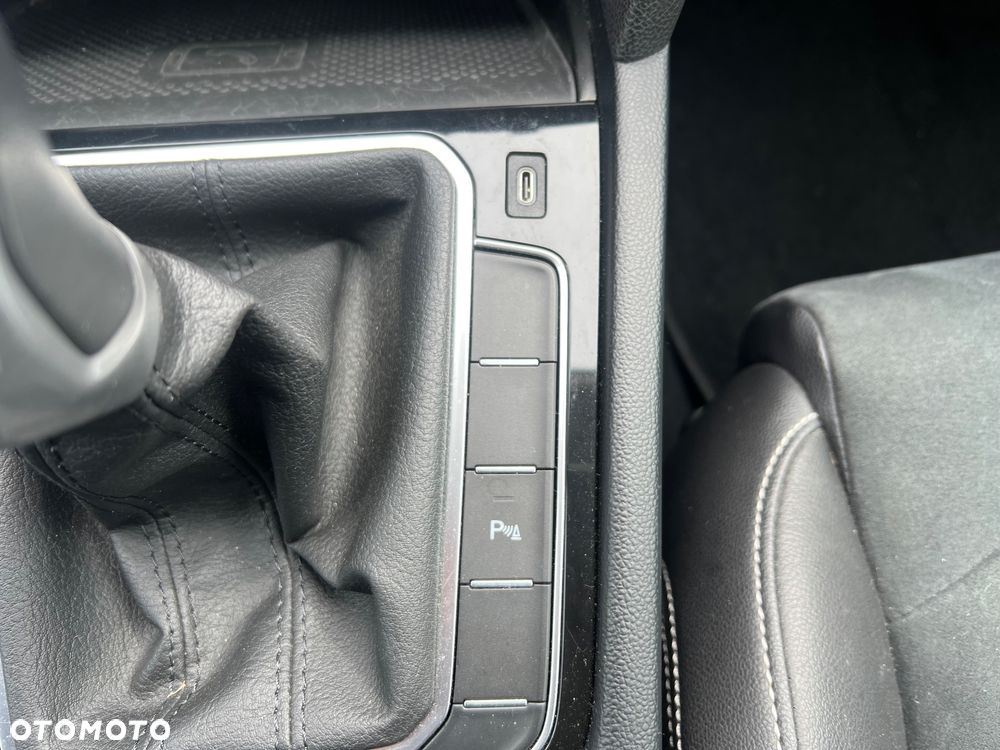 Volkswagen Passat 2.0 TDI SCR Highline - 38