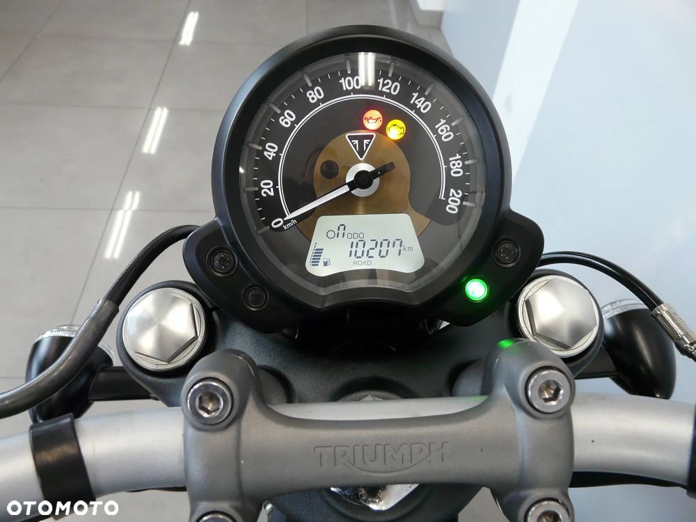 Triumph Bonneville Bobber - 13