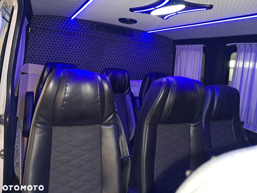 Mercedes-Benz Sprinter 907.221 - 13
