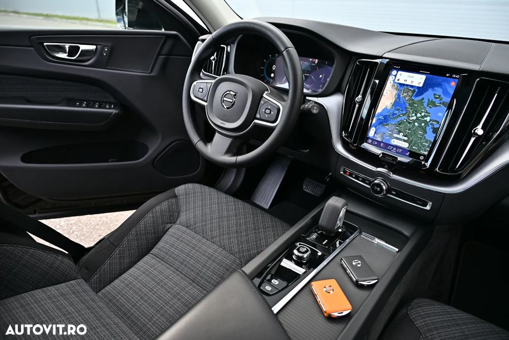 Volvo XC 60 B4 MHEV AT AWD Ultimate Dark - 7