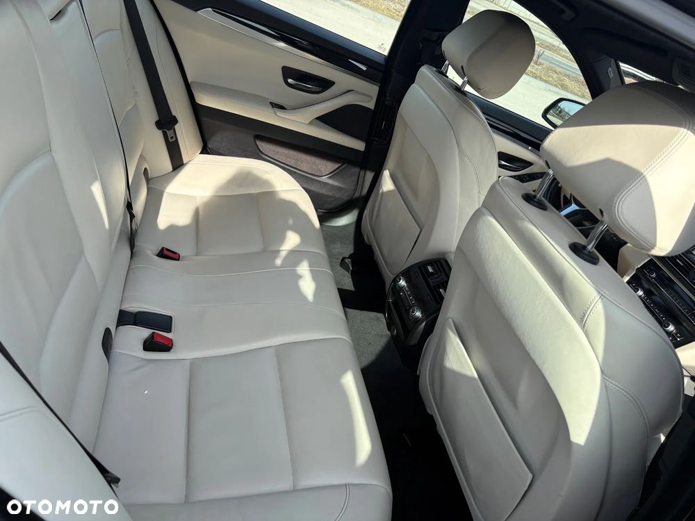 BMW Seria 5 530d xDrive Sport-Aut Modern Line - 13