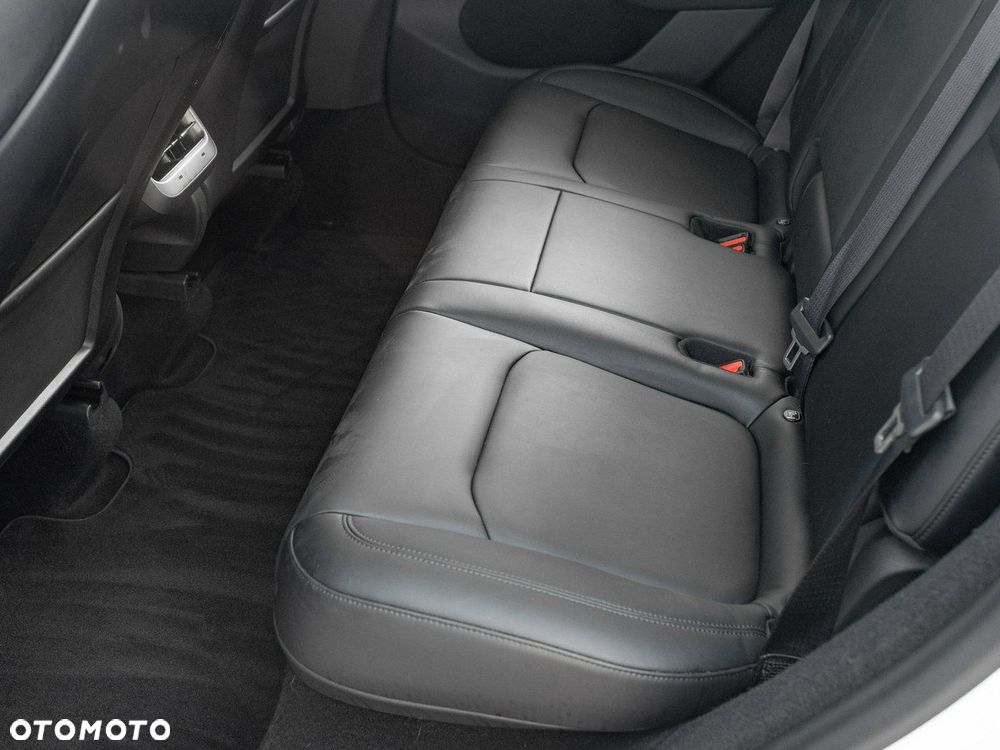 Tesla Model Y Long Range RWD - 23