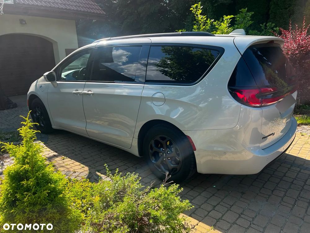 Chrysler Pacifica - 2