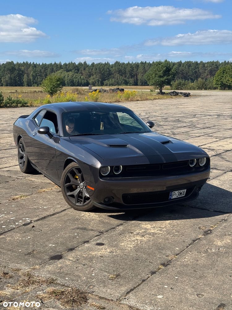 Dodge Challenger - 12