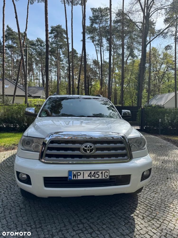 Toyota Sequoia - 2