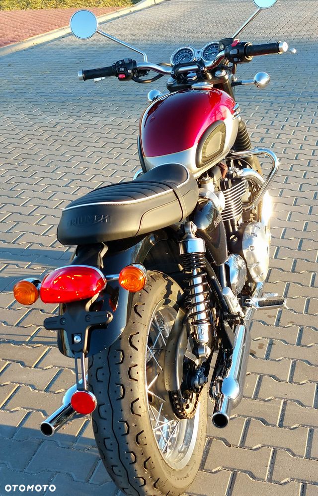 Triumph Bonneville - 12