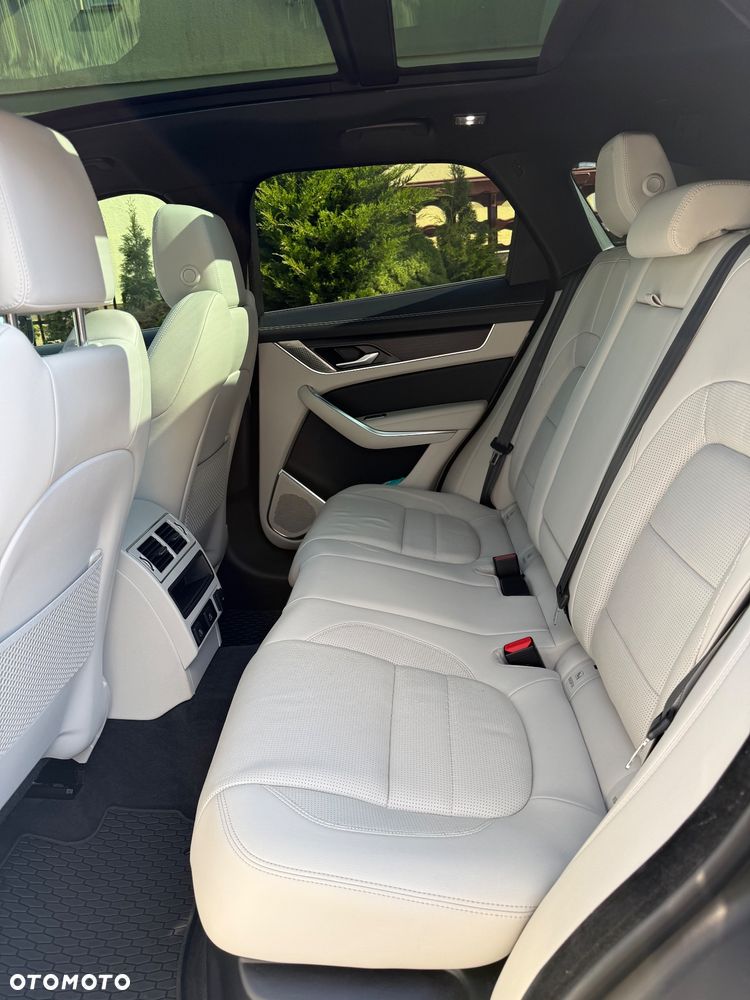 Jaguar F-Pace P250 AWD R-Dynamic S - 14