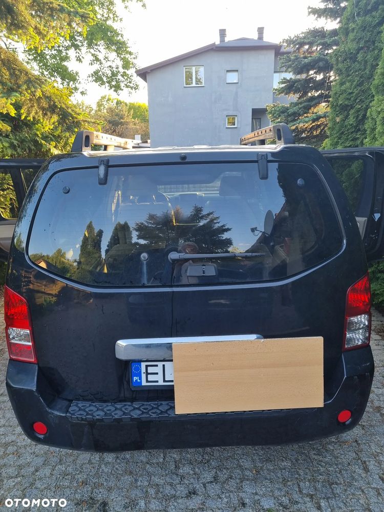 Nissan Pathfinder 2.5 D LE - 8