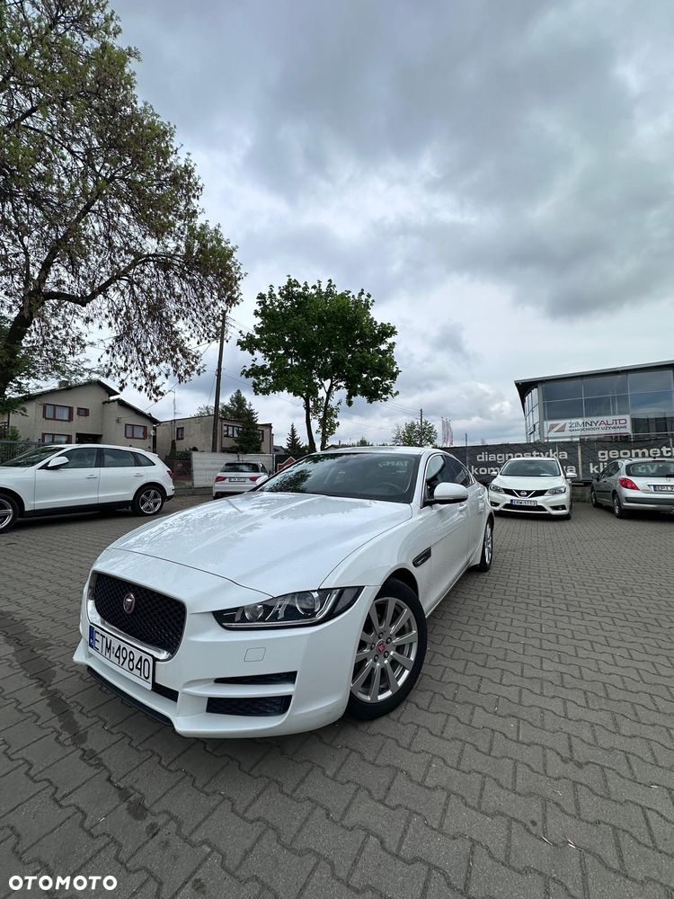 Jaguar XE - 1
