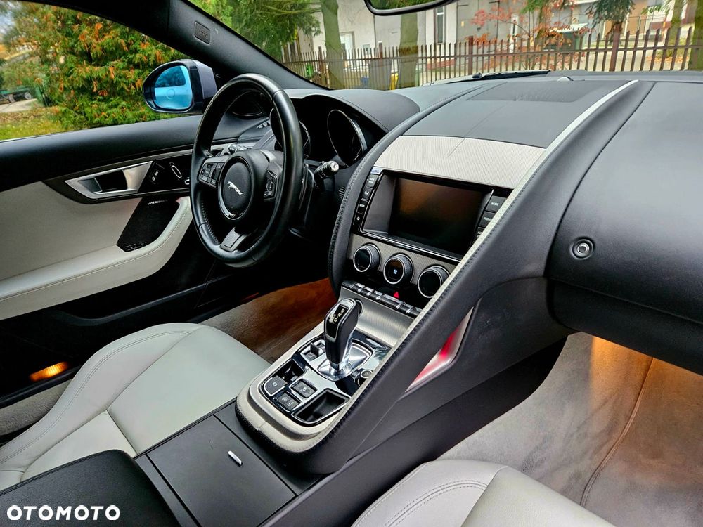 Jaguar F-Type R-Dynamic - 8