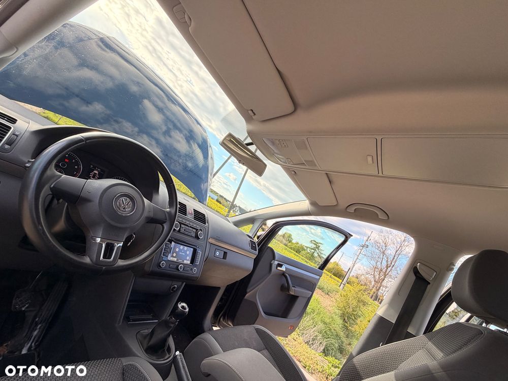 Volkswagen Touran - 15