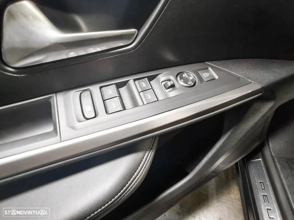 Peugeot E-5008 73 kWh GT - 35