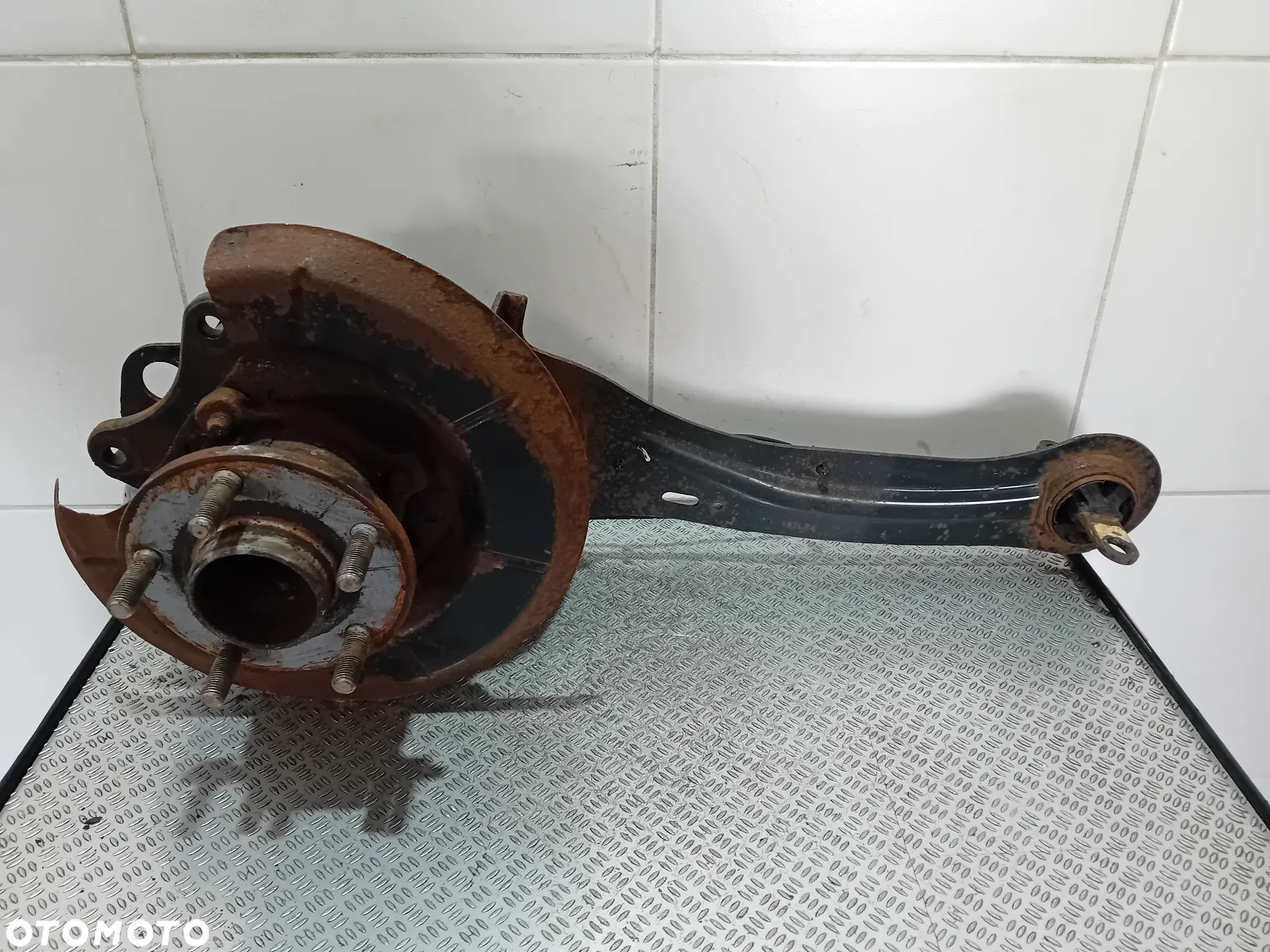 zwrotnica piasta prawy tył Ford Grand C-Max 2011 - 2