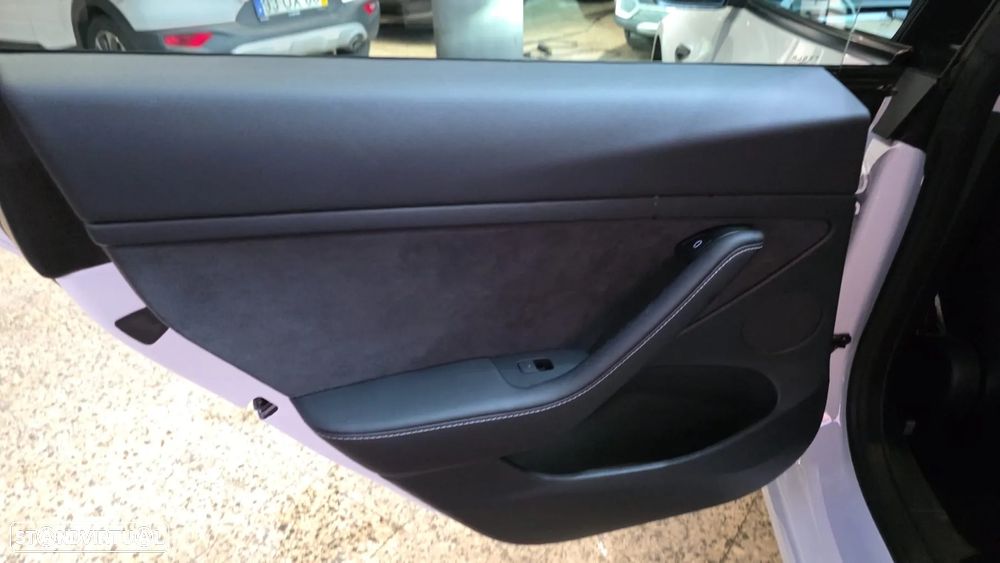 Tesla Model 3 Long Range Tração Traseira - 13