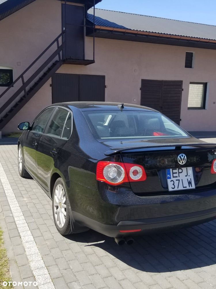 Volkswagen Jetta 2.0 Turbo FSI DSG Sportline - 2