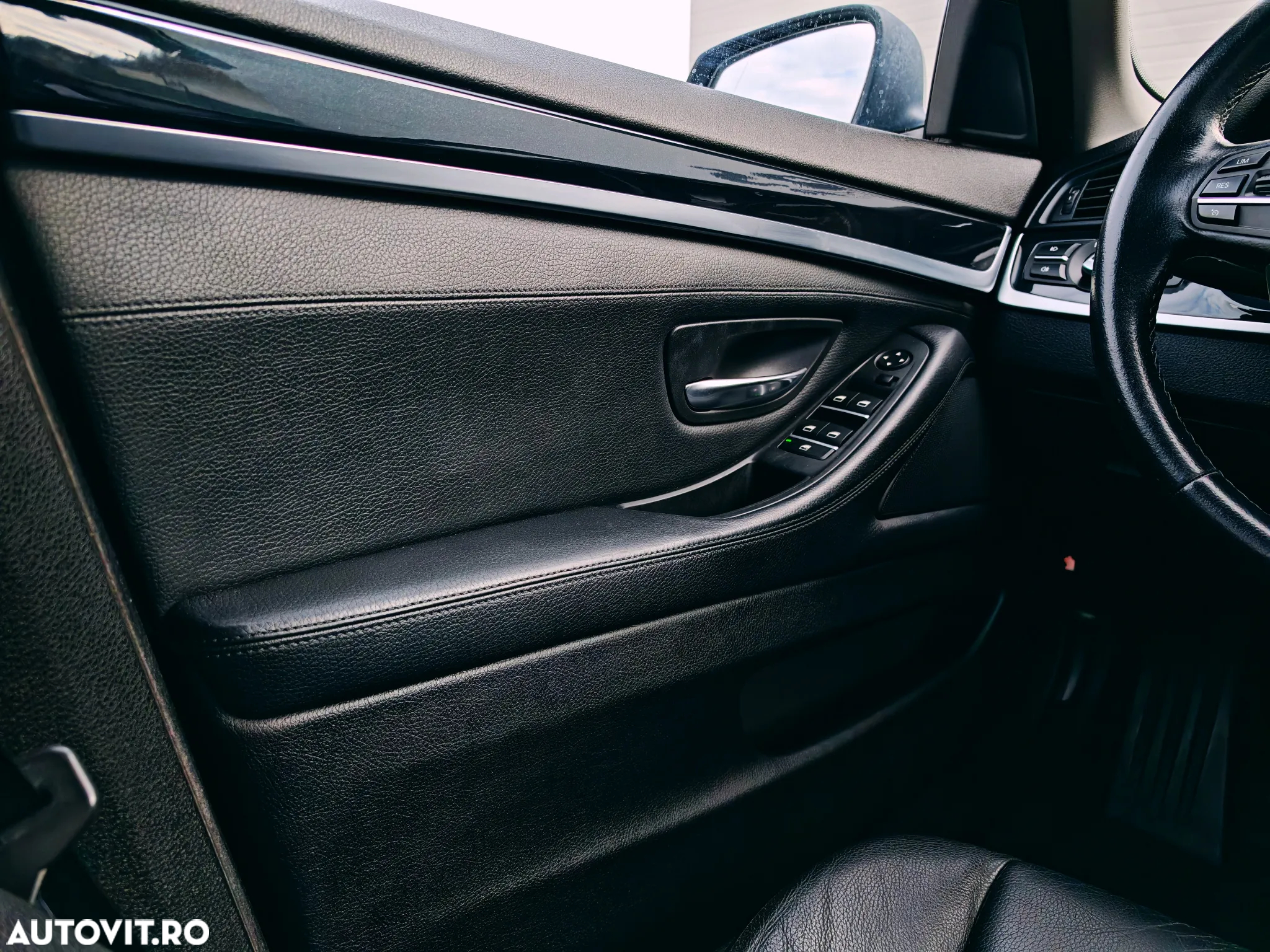 BMW Seria 5 520d - 32