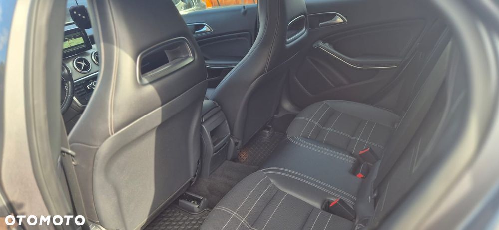 Mercedes-Benz GLA 200 7G-DCT - 8