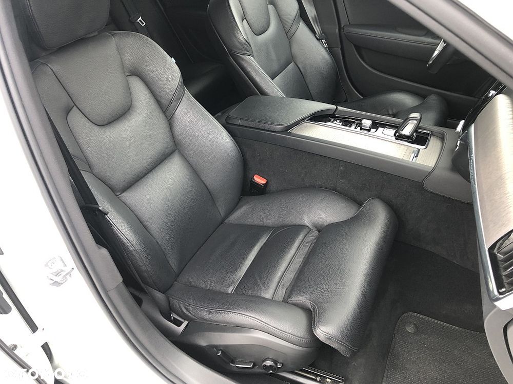 Volvo V90 Cross Country - 36