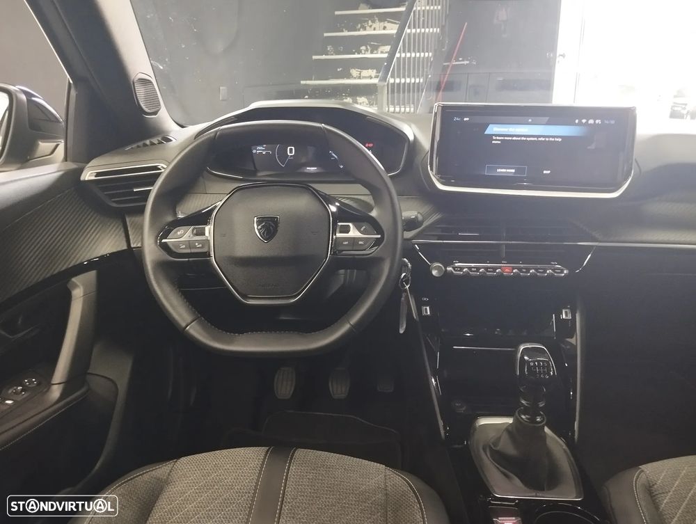 Peugeot 2008 1.2 PureTech Allure — fotografia 15