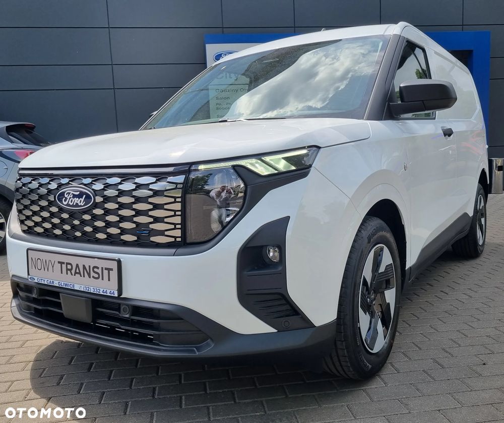 Ford Transit Courier - 18
