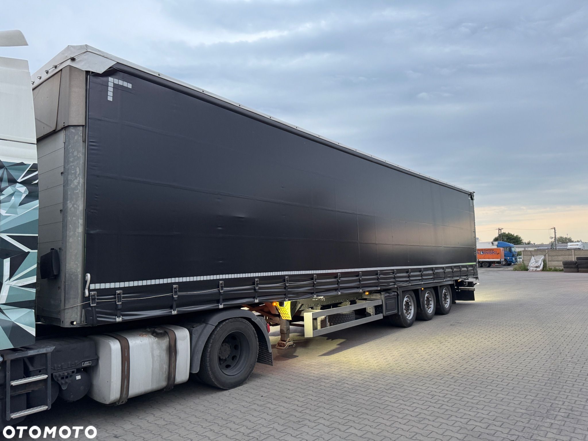 Schmitz Cargobull Varios dwa poziomy jazdy / mega - 1