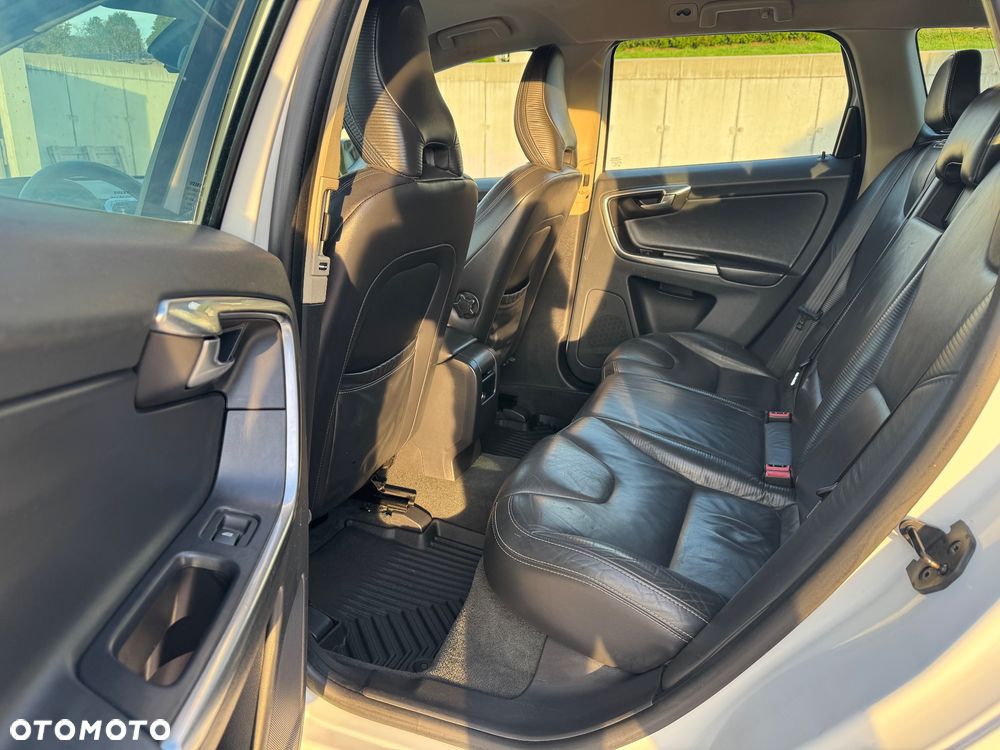 Volvo XC 60 D3 AWD R Design - 14