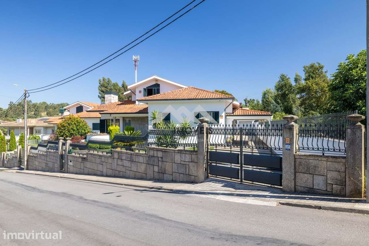 Moradia T5 | Lote 1.620m² | Piscina | Jardim | Três Garagens - Grande imagem: 5/60