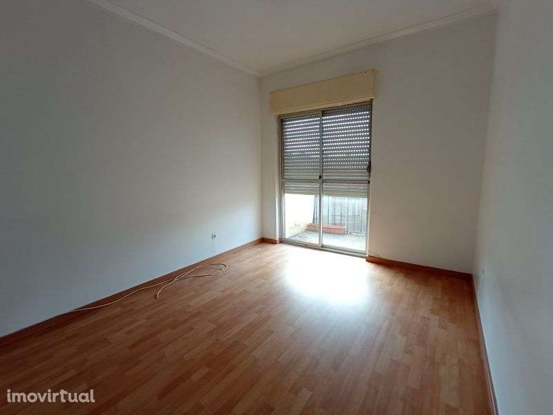 Apartamento T2 em Carnaxide em zona com excelentes acessos - Grande imagem: 3/13