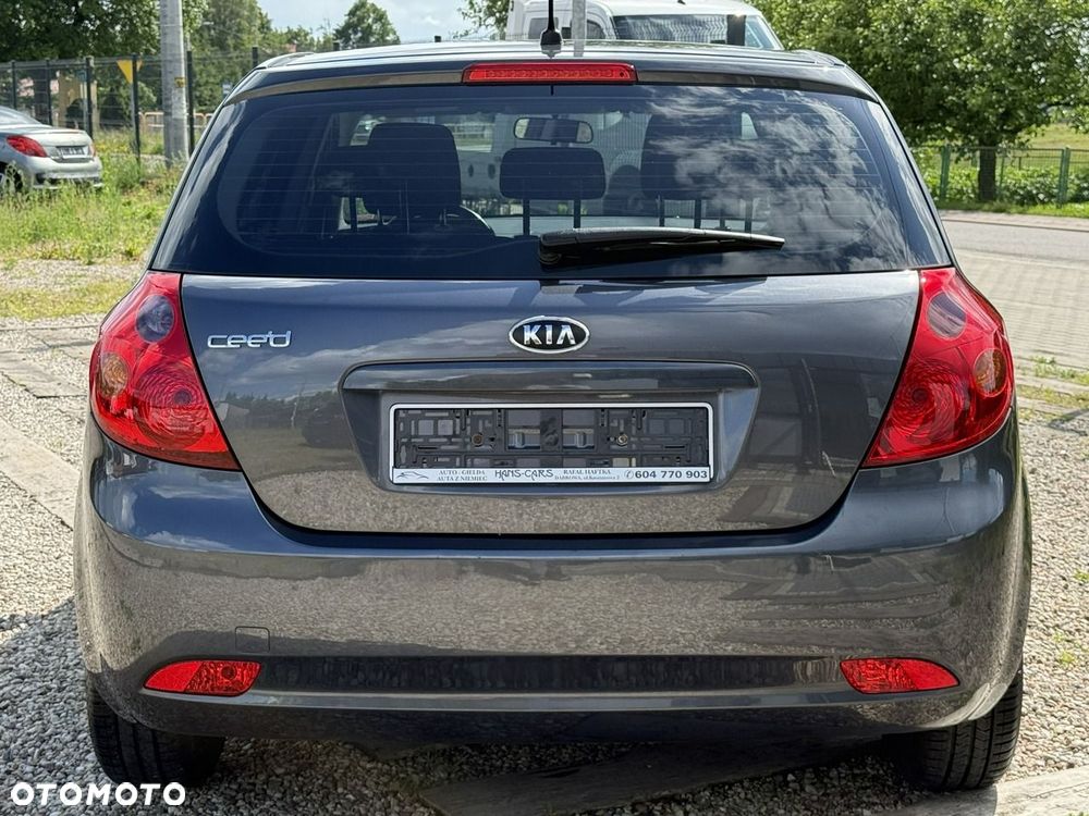 Kia Ceed - 16
