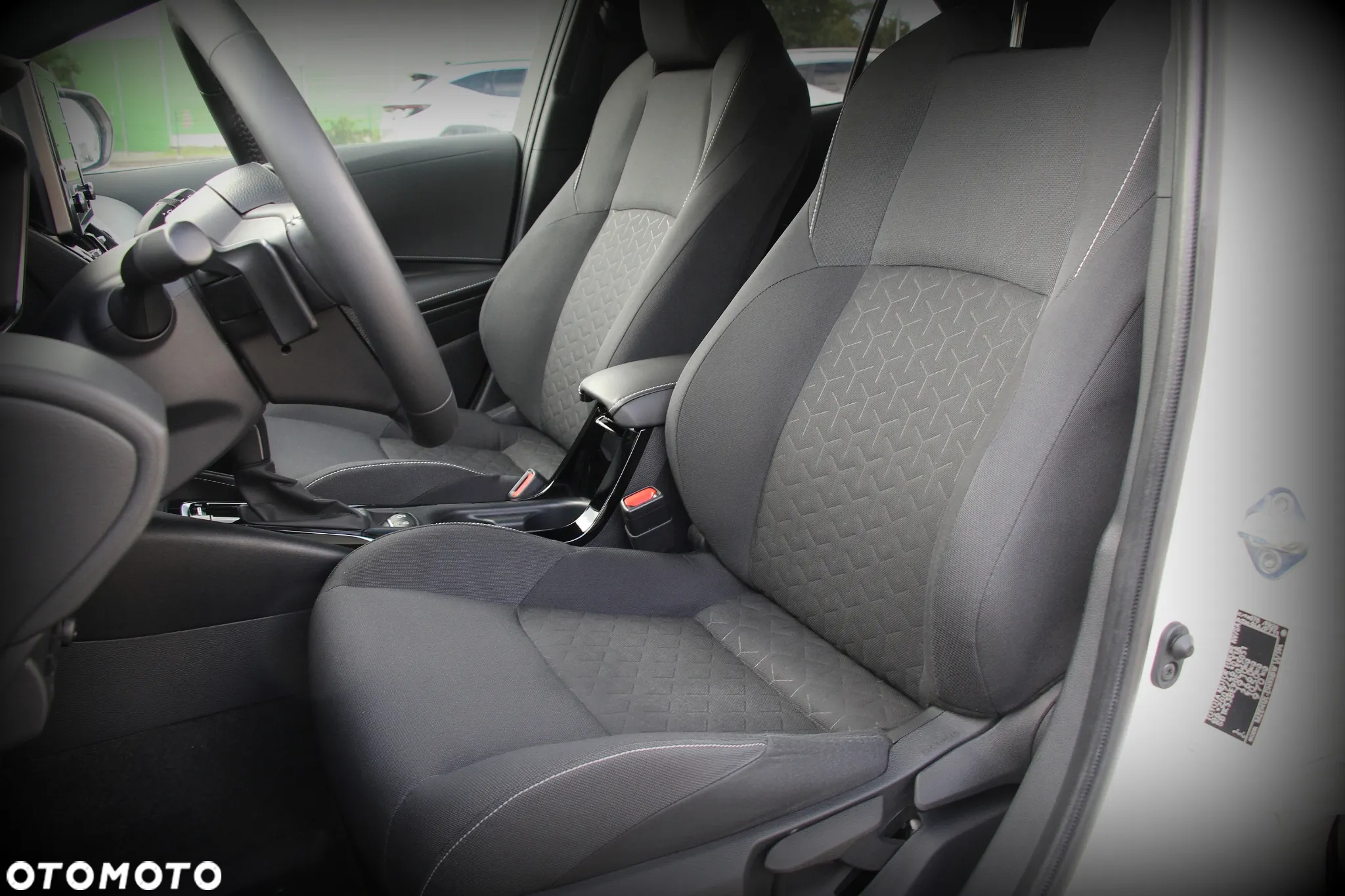 Toyota Corolla 2.0 Hybrid Comfort - 13