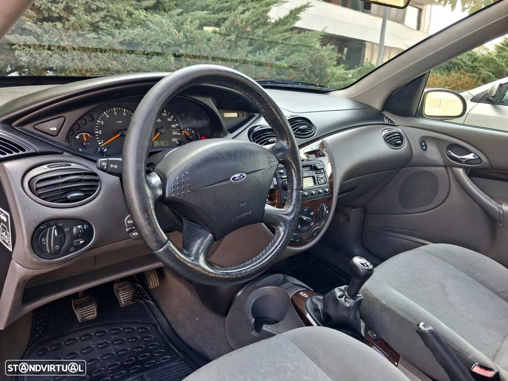 Ford Focus SW 1.6 Ghia - 20