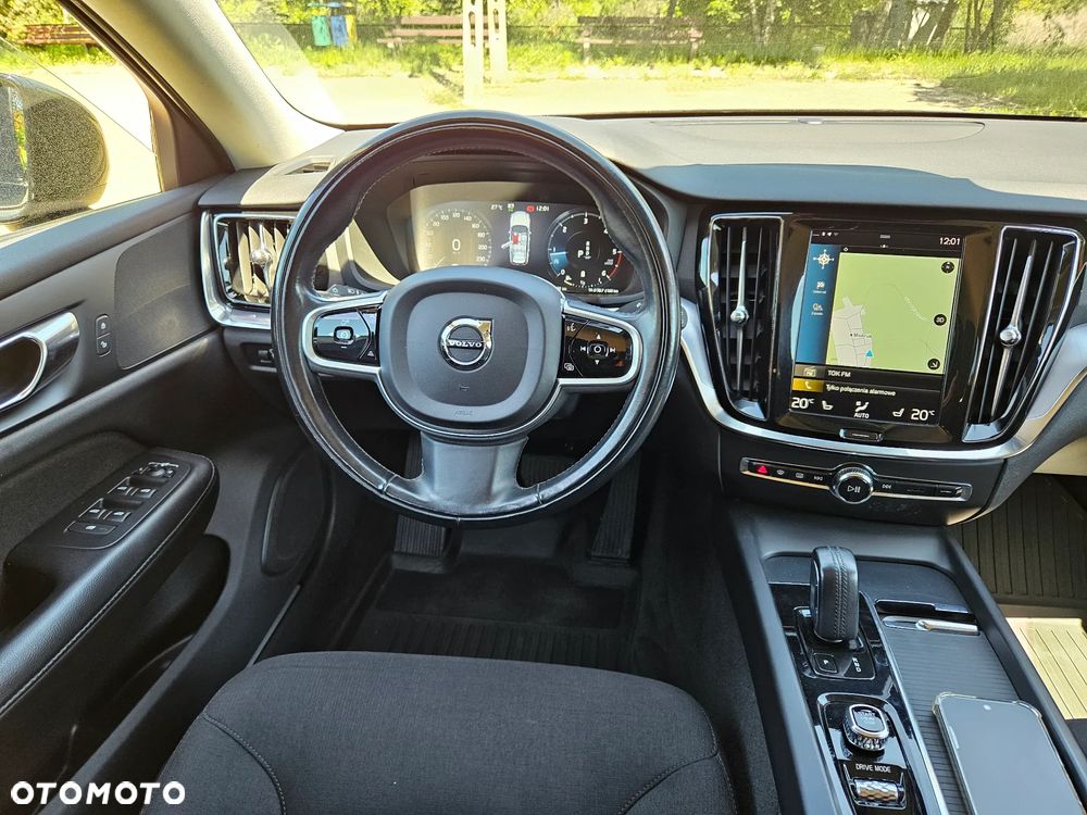 Volvo V60 D4 Momentum Pro - 22
