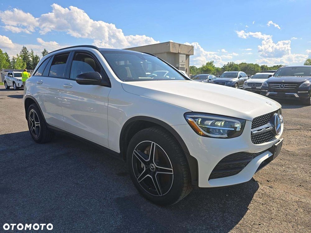 Mercedes-Benz GLC 300 4Matic 9G-TRONIC AMG Line - 2