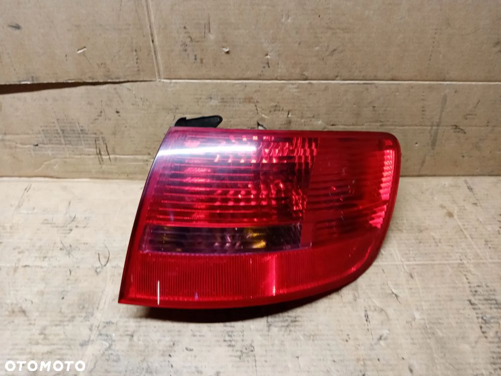 Lampa prawy tył tylna prawa Audi A6 C6 Kombi - 1